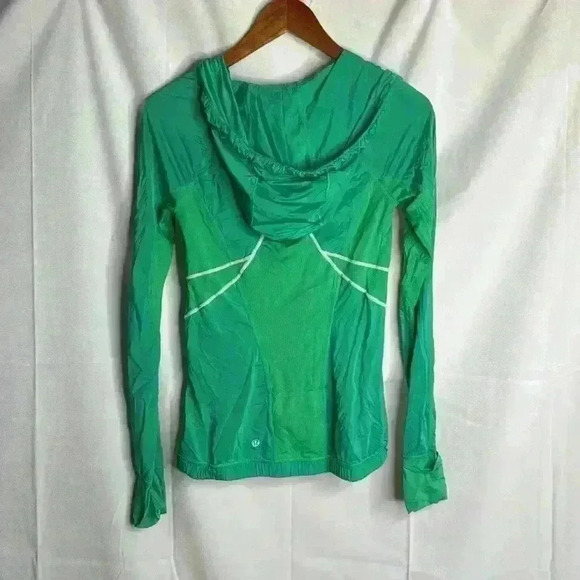 Lululemon size  Athletic top - Picture 4 of 5